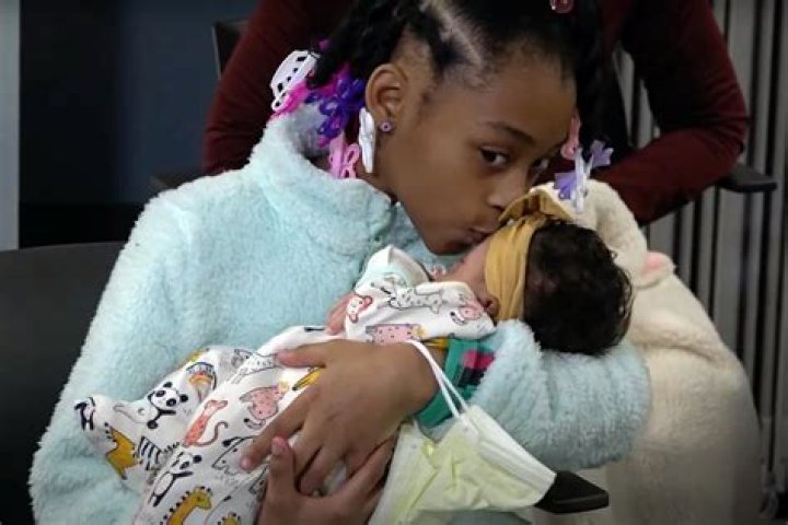 
10-Year-Old Missouri Girl Named Miracle Helps Deliver Baby After Mom Goes Into Labor at Home 