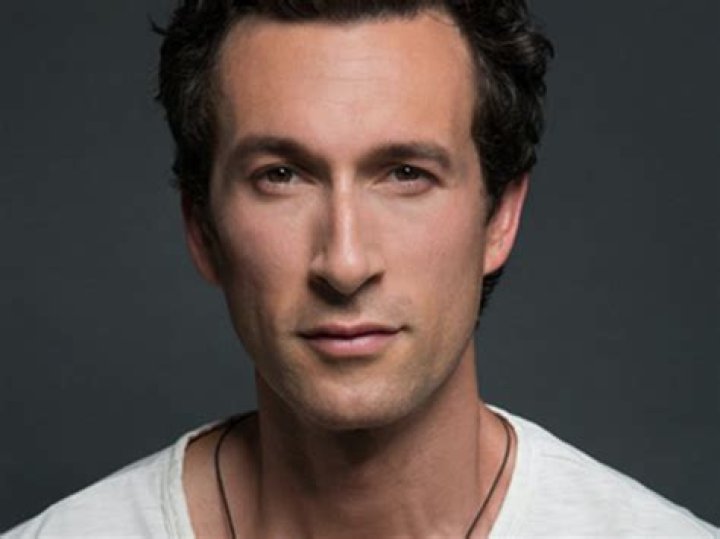 
Aaron Lazar Height, Weight, Net Worth, Age, Birthday, Wikipedia, Who, Nationality, Biography 