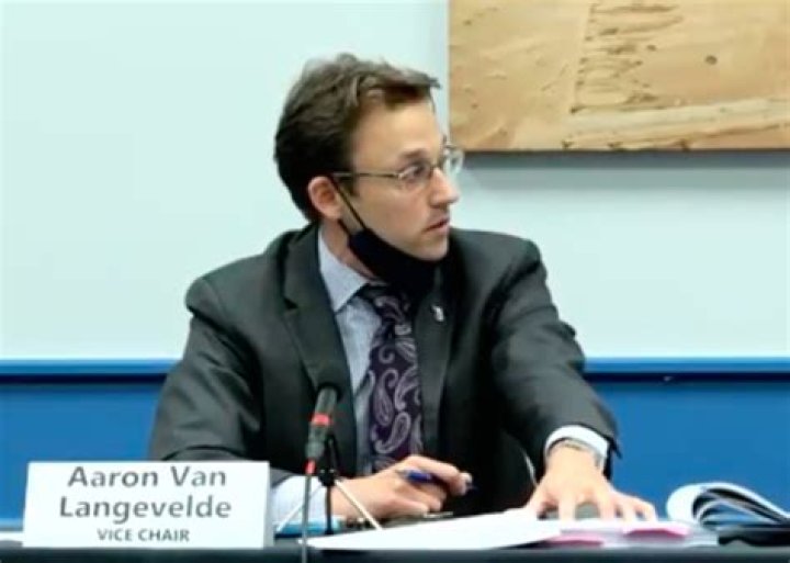 Aaron Van Langevelde Height, Weight, Net Worth, Age, Birthday, Wikipedia, Who, Instagram, Biography