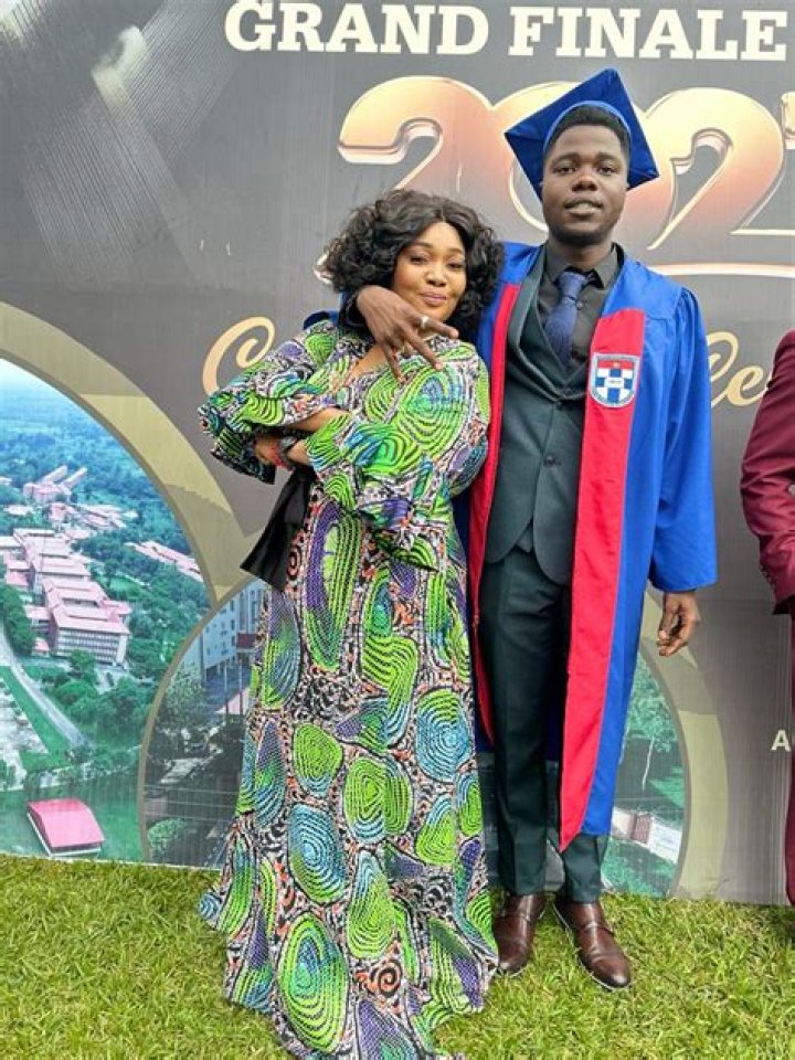 
Actress Jaye Kuti Shares Pictures With Comedian Zicsaloma 