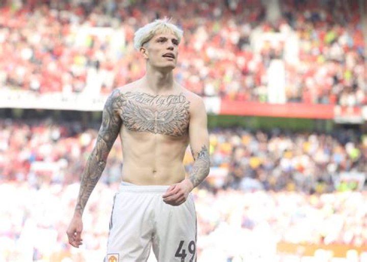 
Alejandro Garnacho Height, Weight, Net Worth, Age, Birthday, Wikipedia, Who, Nationality, Biography 