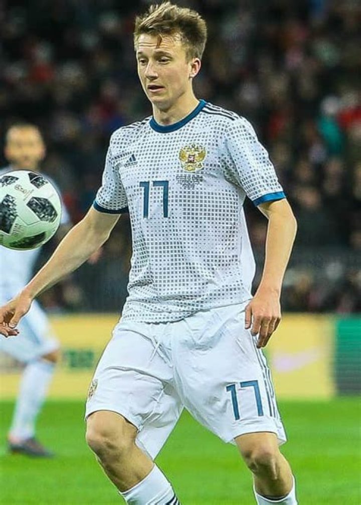 
Aleksandr Golovin Height, Weight, Net Worth, Age, Birthday, Wikipedia, Who, Instagram, Biography 