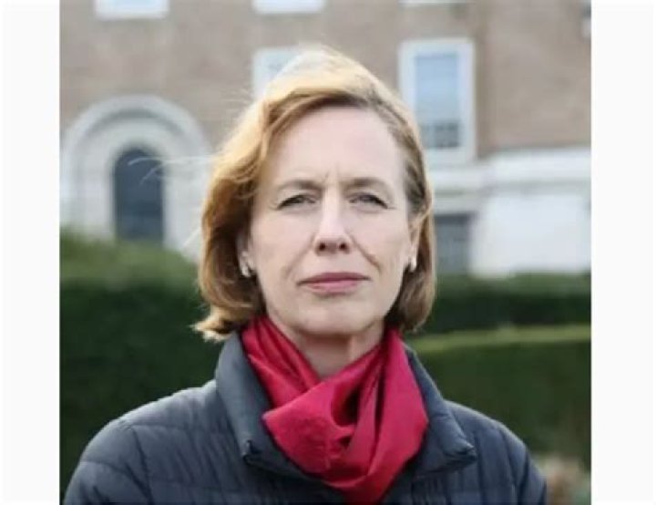 
Alison Holt Height, Weight, Net Worth, Age, Birthday, Wikipedia, Who, Nationality, Biography 