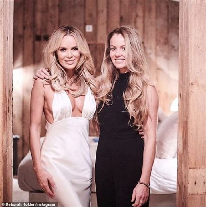 
Amanda Holden’s Sister Debbie Holden – Are They Twins? 