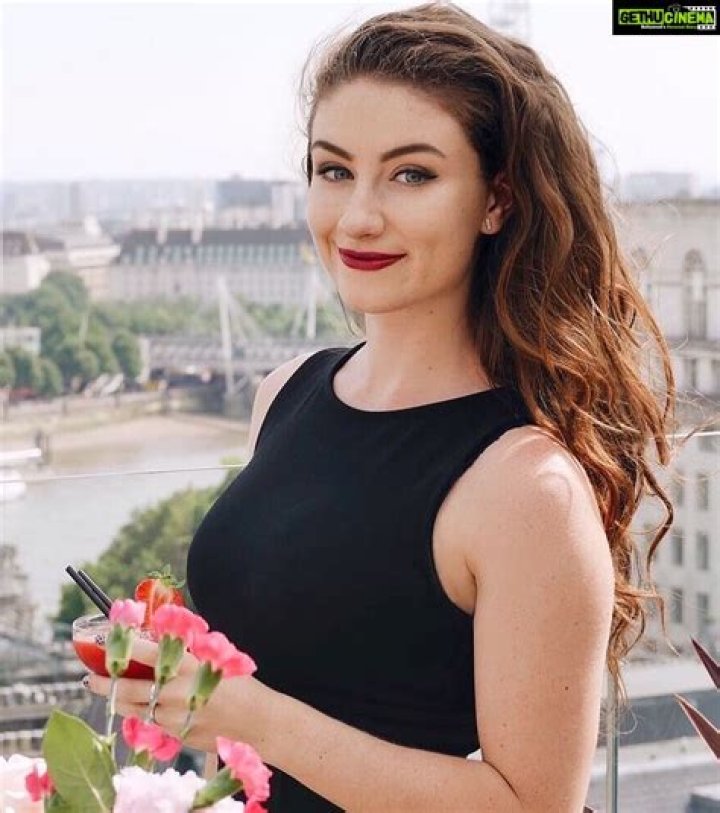 Amber Doig Thorne Height, Weight, Net Worth, Age, Wiki, Who, Instagram, Biography