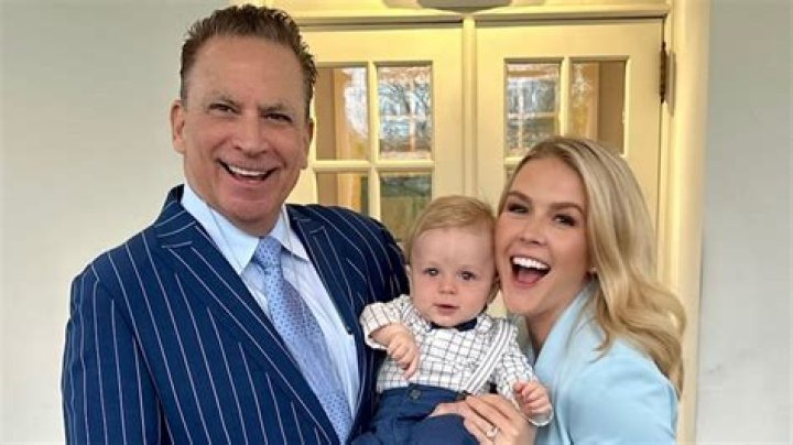 
Angela Kinsey Husband Age Difference And Their Married Life 