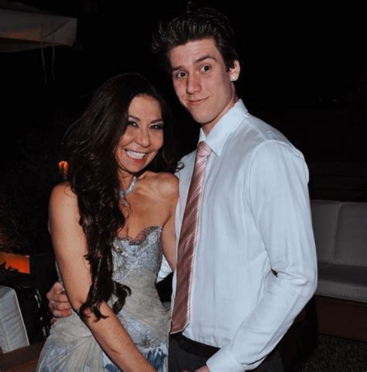 
Anna Bling Empire Before Surgery: How Did She Look before? Son Kenny Kemp And Husband 