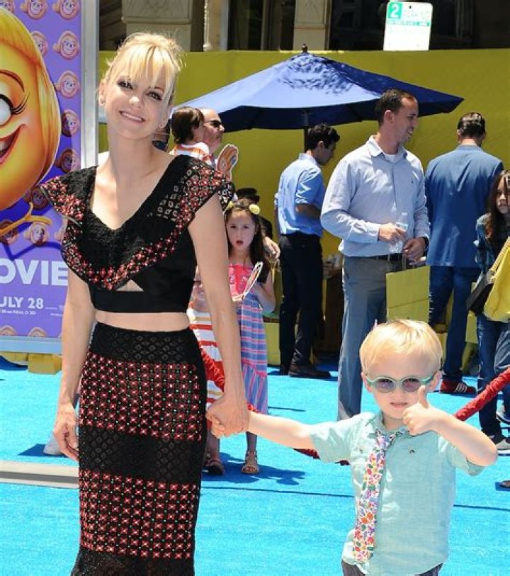
Anna Faris on Her Past Struggle to Connect with Her Stepkids: ‘Why Don’t They Like Me?’ 