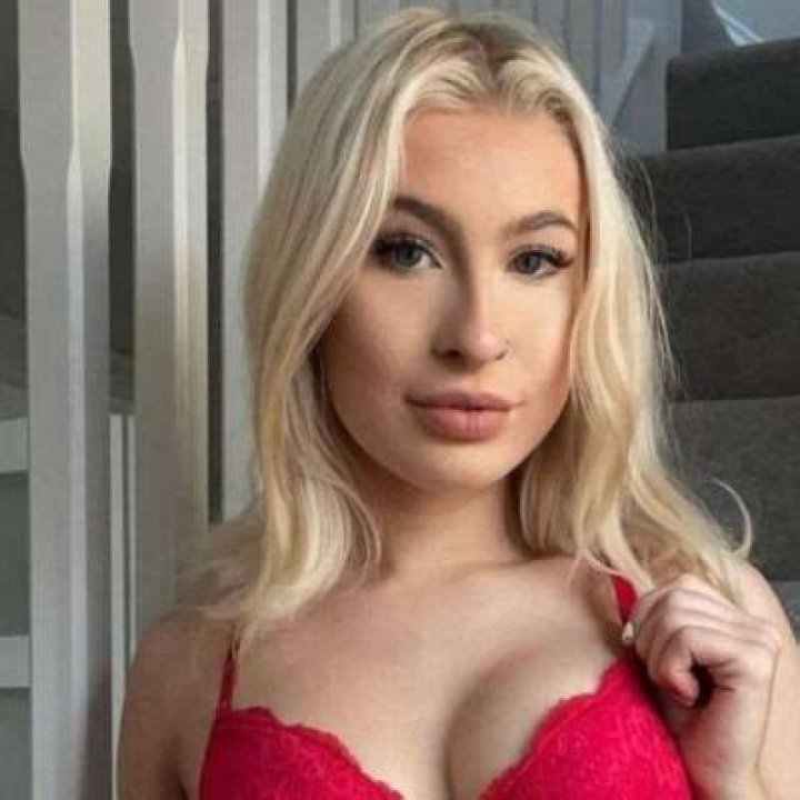 Astrid Wett Sexuality And Gender: Is She Lesbian? Is She Dating Anyone?