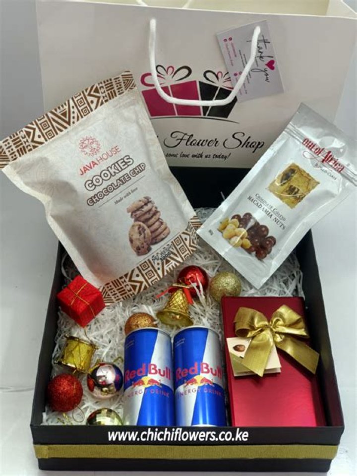 
#BBNaija: Deji Sends Chichi Flowers And Congratulatory Note As She Bags First Endorsement 