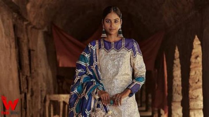 Bhanu Sree Height, Weight, Net Worth, Age, Birthday, Wikipedia, Who, Instagram, Biography