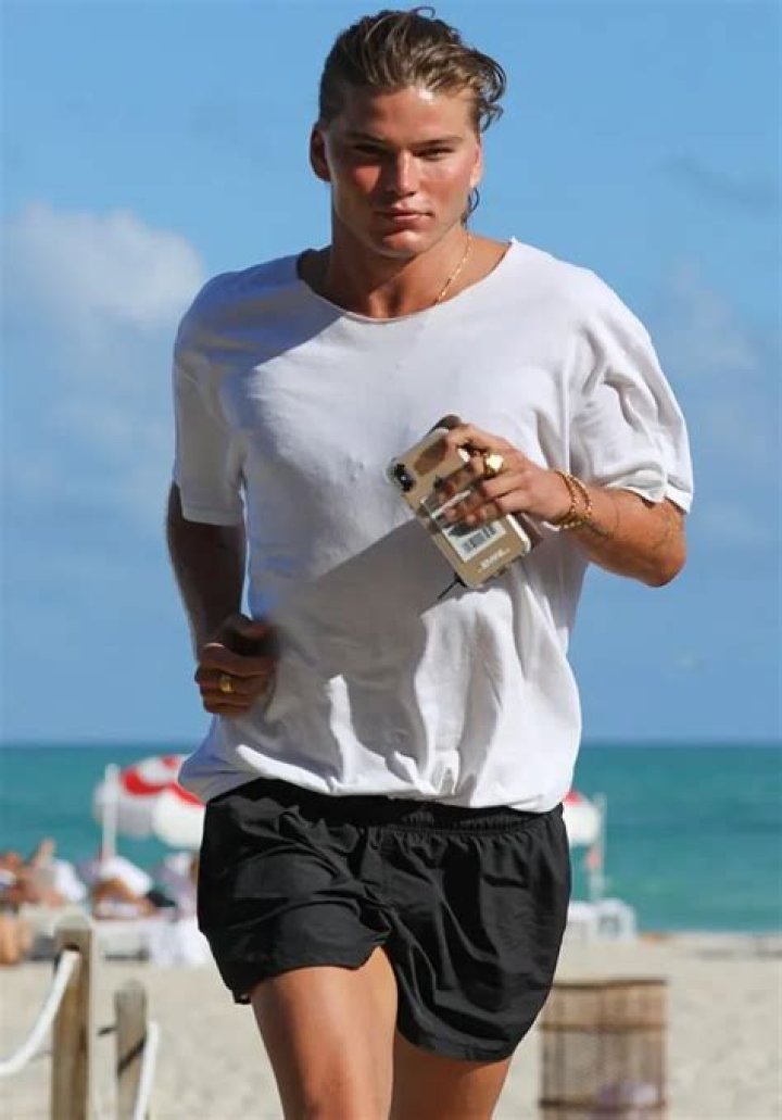 Blase Barrett Height, Weight, Net Worth, Age, Birthday, Wikipedia, Who, Nationality, Biography