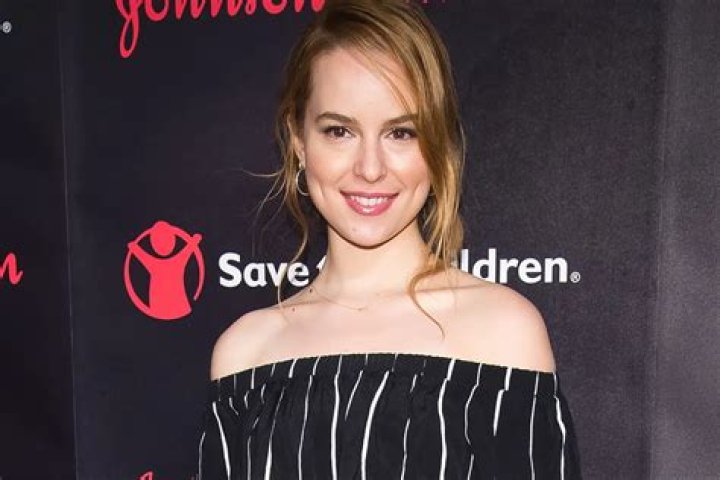 
Bridgit Mendler Height, Weight, Net Worth, Age, Birthday, Wikipedia, Who, Instagram, Biography 