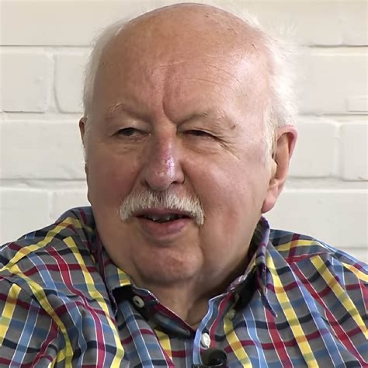 
British Weatherman Michael Fish Sparks Death Rumors: Wife Susan And Children Alison And Nicola 