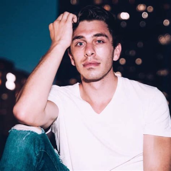 
Brock Ciarlelli Height, Weight, Net Worth, Age, Birthday, Wikipedia, Who, Nationality, Biography 