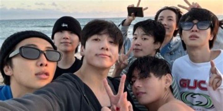 
BTS’ Jung Kook’s 30+ songs surprise Weverse Live karaoke playlist: Hypeboy, Still Life, and more 