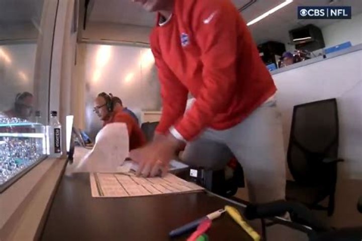 
Buffalo Bills Coach Ken Dorsey Smashes Headset and Tablet After Loss to Dolphins 