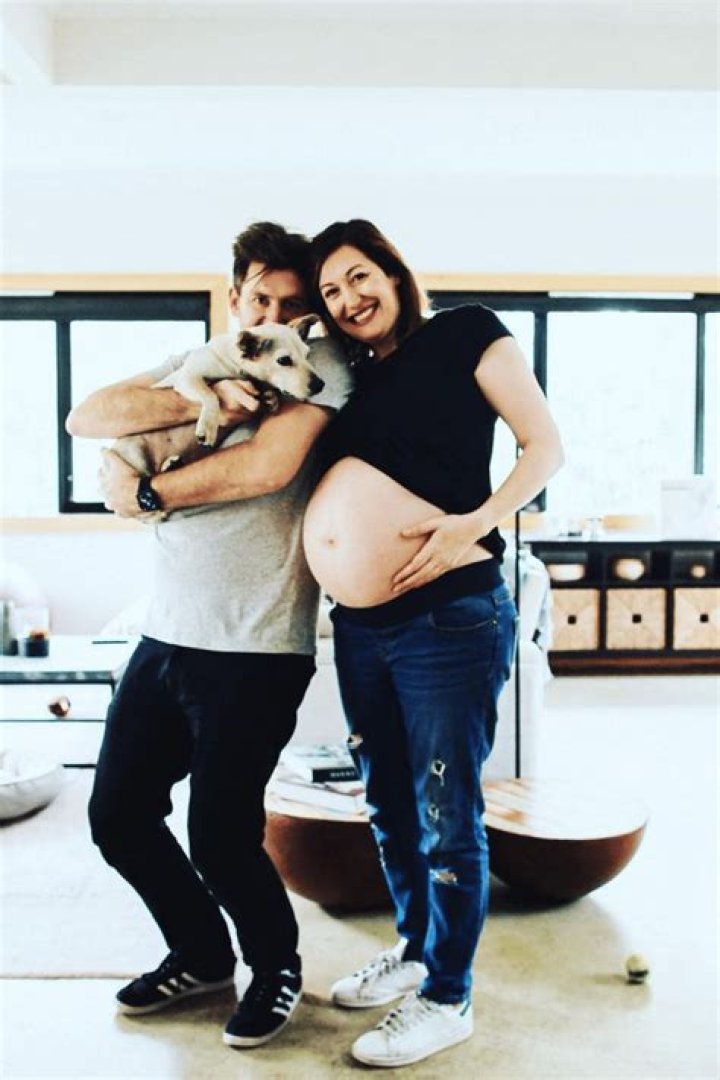 
Celia Pacquola Is Pregnant With Partner Dara Munnis and Her Baby Bump Photos On Instagram Are The Evidence 