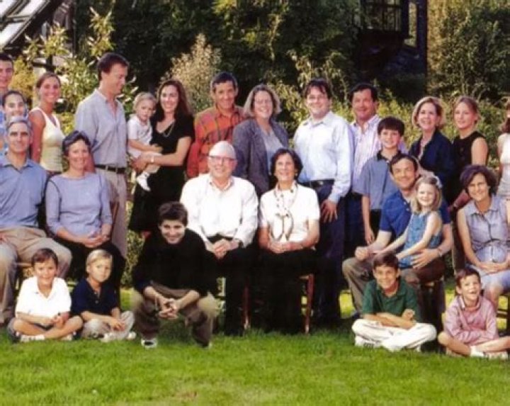 
Charlie Munger children: Who are Charles, Molly, Wendy, Emilie, Phillip and Barry Munger? 