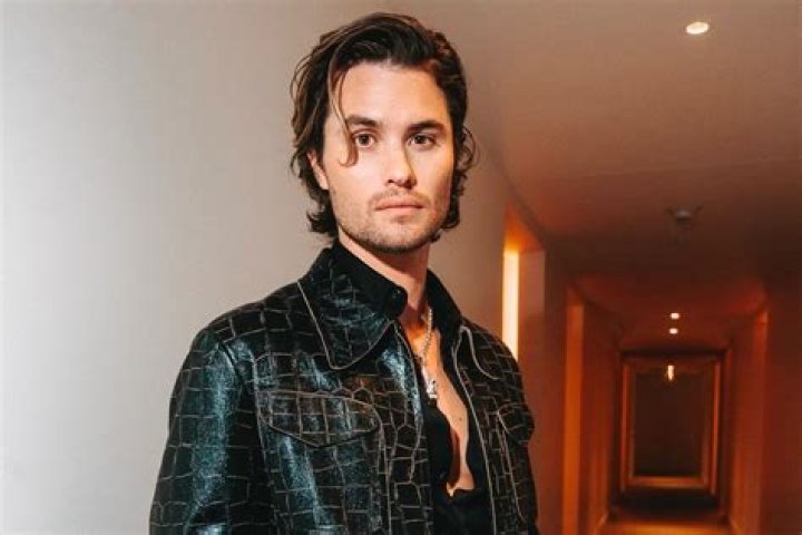 Chase Stokes Height, Weight, Net Worth, Age, Wiki, Who, Instagram, Biography