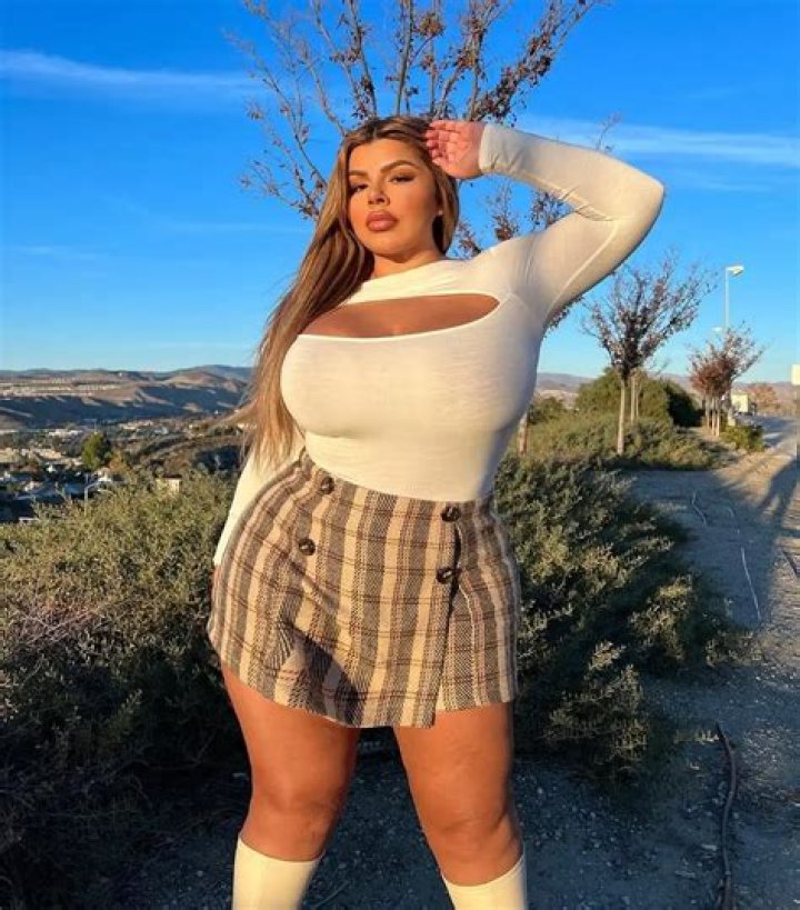 
Chloe Frater Height, Weight, Net Worth, Age, Birthday, Wikipedia, Who, Nationality, Biography 