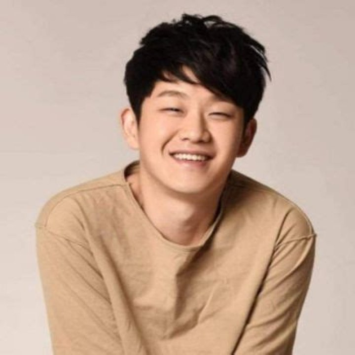 
Choi Sung Bong Girlfriend: Was He Gay or Dating Anyone? Wiki And Family 