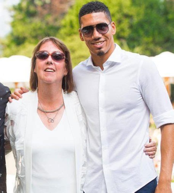 
Chris Smalling Height, Weight, Net Worth, Age, Birthday, Wikipedia, Who, Nationality, Biography 