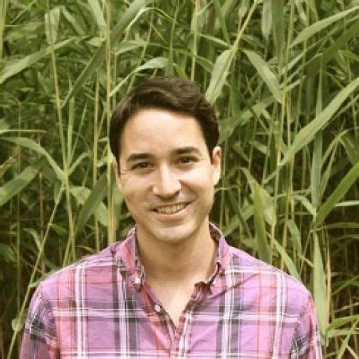 
Chuck Criss Height, Weight, Net Worth, Age, Birthday, Wikipedia, Who, Nationality, Biography 