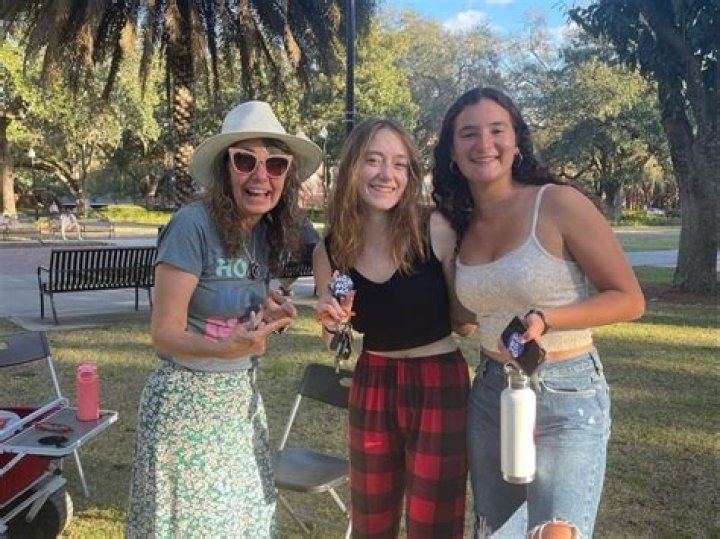 Cindy Smock – Sister Cindy Height, Weight, Net Worth, Age, Birthday, Wikipedia, Who, Instagram, Biography