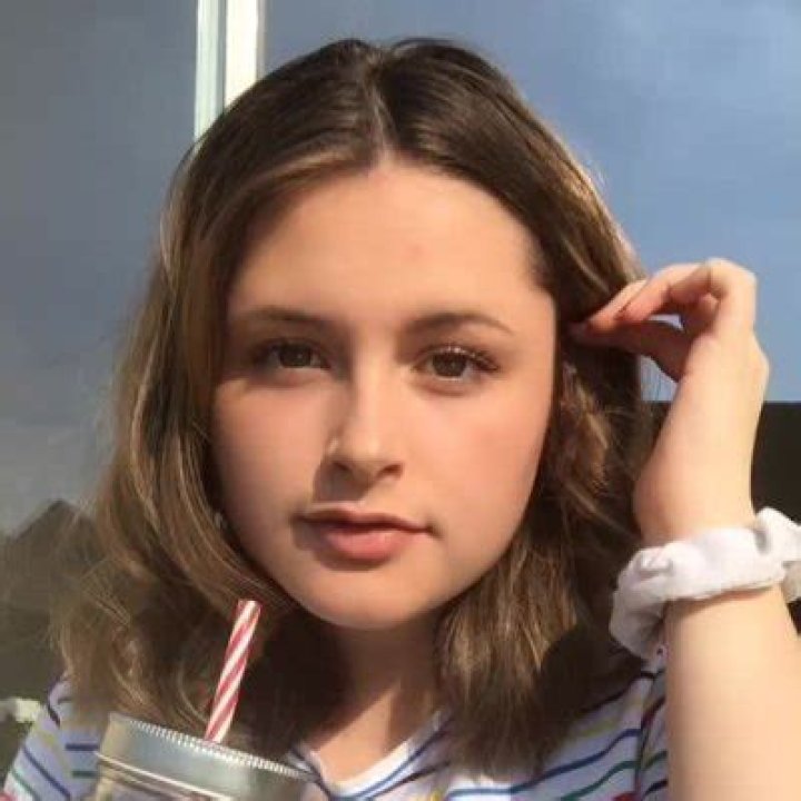 
Clémence Esvan Height, Weight, Net Worth, Age, Birthday, Wikipedia, Who, Nationality, Biography 