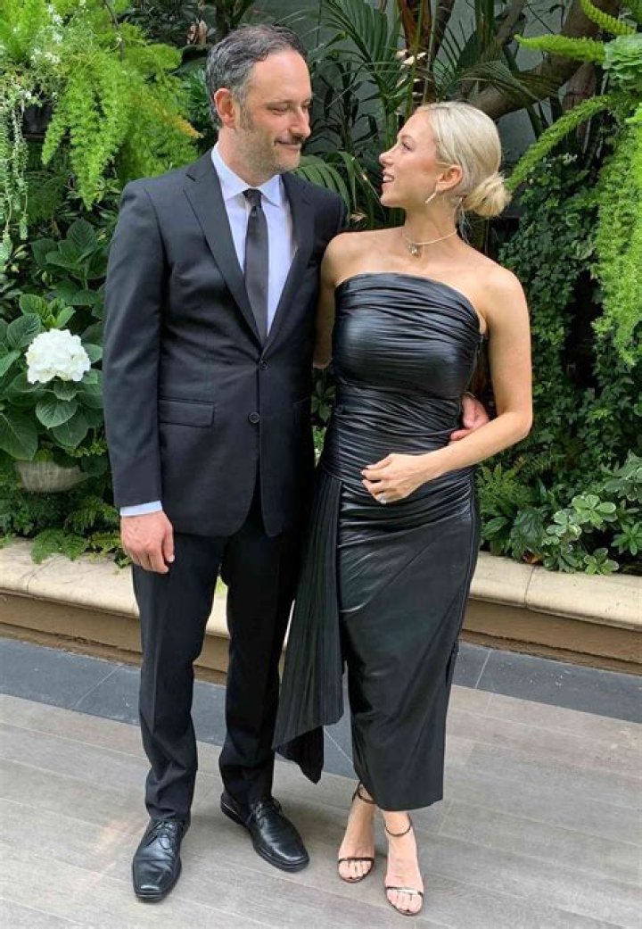 
Comedian Iliza Shlesinger Husband Noah Galuten And Wedding Details 