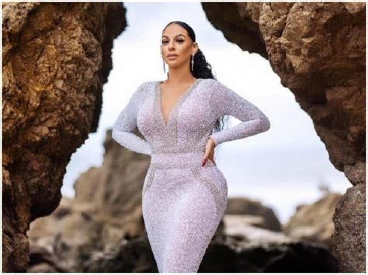 
Crystal Renay Smith Height, Weight, Net Worth, Age, Birthday, Wikipedia, Who, Nationality, Biography 