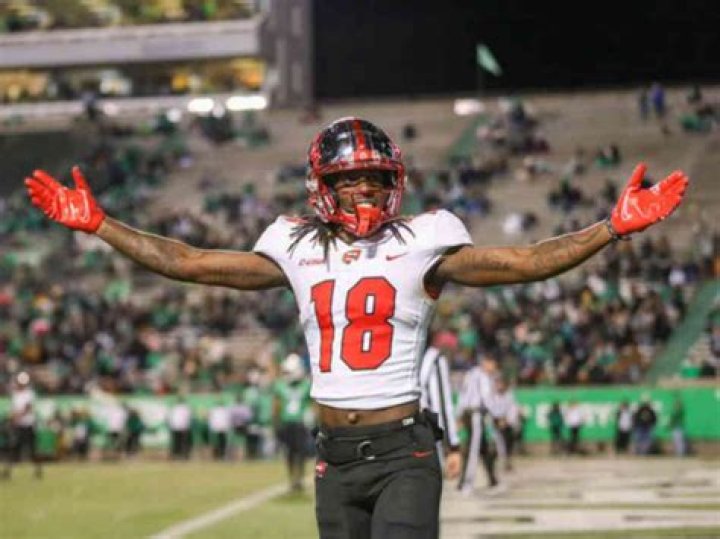 
Daewood Davis Height, Weight, Net Worth, Age, Birthday, Wikipedia, Who, Nationality, Biography 