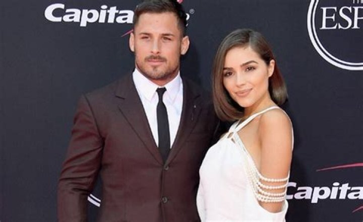 Danny Amendola is not Married to Wife. Dating Girlfriend: Jean Watts.