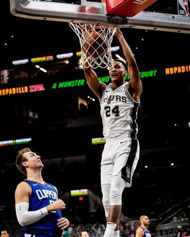 
Darius Vassell Height, Weight, Net Worth, Age, Birthday, Wikipedia, Who, Nationality, Biography 