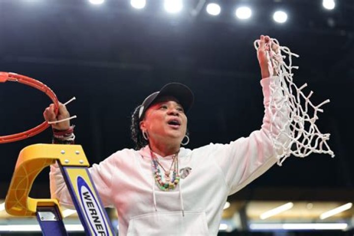 Dawn Staley Height, Weight, Net Worth, Age, Birthday, Wikipedia, Who, Nationality, Biography