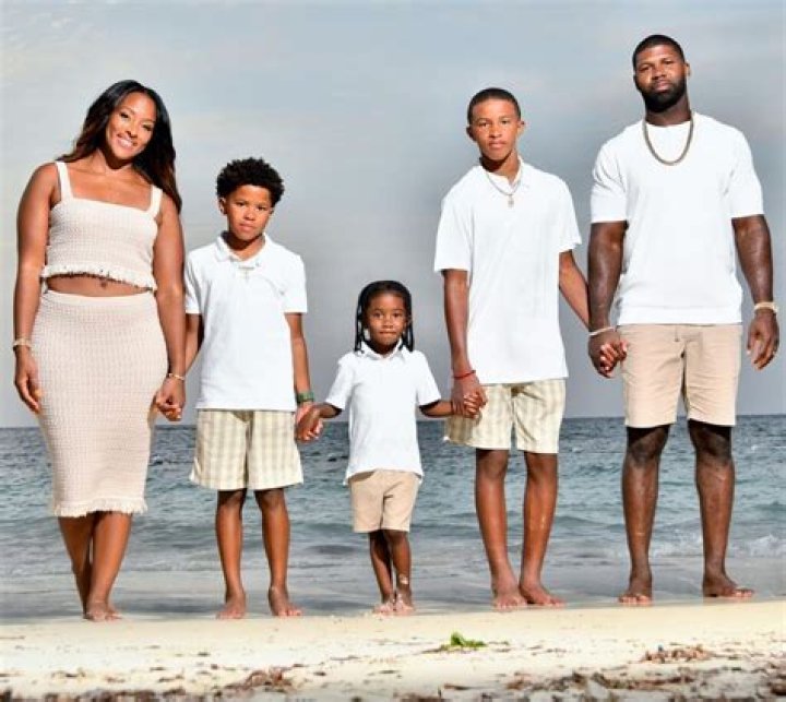 
Devin Hester And Wife Zingha Hester Three Kids Look Grown Up In The Family Photo 