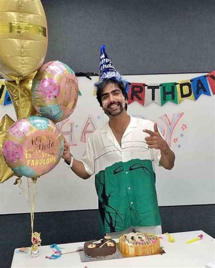 
Divya Sandhu Height, Weight, Net Worth, Age, Birthday, Wikipedia, Who, Nationality, Biography 