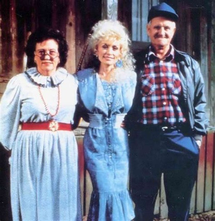 
Dolly Parton’s Cow Saved Her Life When She Was a Little Girl 