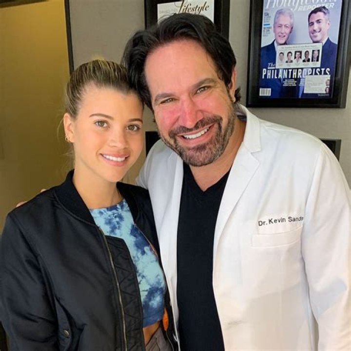 Dr. Kevin Sands Height, Weight, Net Worth, Age, Birthday, Wikipedia, Who, Instagram, Biography