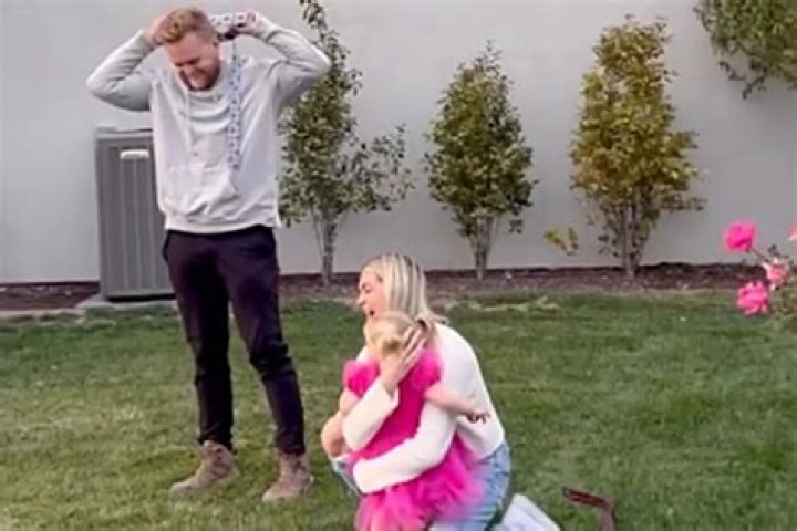 
‘DWTS’ Alum Lindsay Arnold Reveals Sex of Second Baby with Samuel Lightner Cusick: ‘Beyond Excited’ 