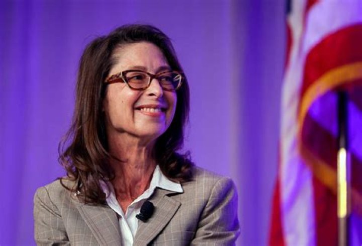 
Edward Johnson III Height, Weight, Net Worth, Age, Birthday, Wikipedia, Who, Nationality, Biography 