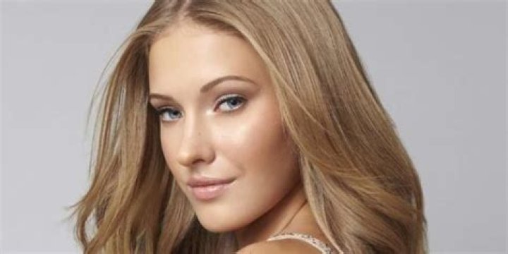 
Ela Kawalec Wiki Biography, age, measurements. Is she dating Dicaprio? 