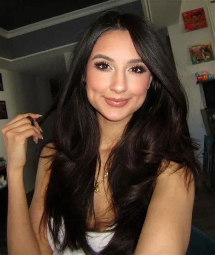 Eliza Ibarra Height, Weight, Net Worth, Age, Birthday, Wikipedia, Who, Nationality, Biography