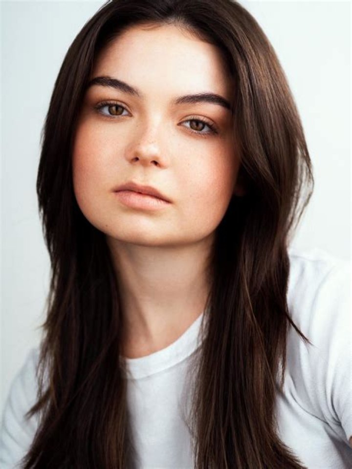 Ella Kennedy Davis Height, Weight, Net Worth, Age, Birthday, Wikipedia, Who, Nationality, Biography