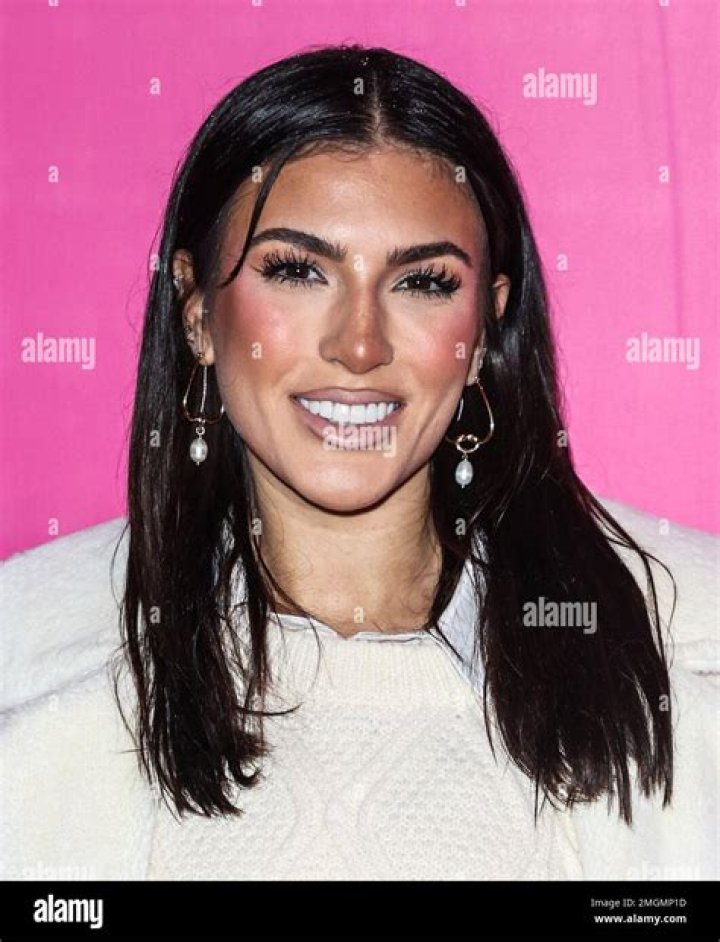 Emily Faye Miller Height, Weight, Net Worth, Age, Birthday, Wikipedia, Who, Nationality, Biography