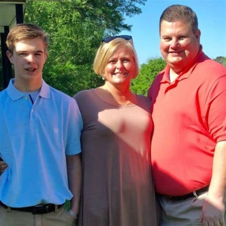 
Emma Long Parents: Where Are They From? Colin Stough Girlfriend – Wikipedia Age And Sister 