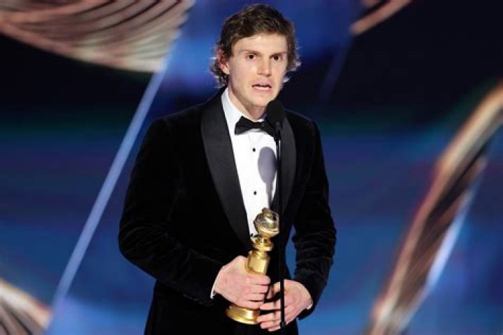 
Evan Peters Wins Golden Globe for ‘Dahmer’ : ‘I Sincerely Hope Some Good Came Out of It’ 
