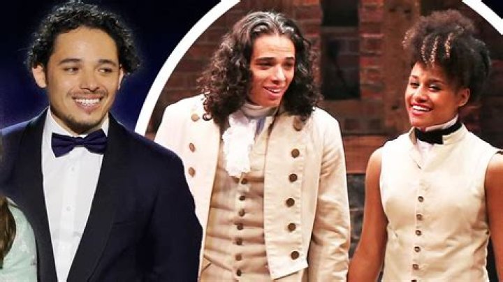 
Fan Amazed As Singer, Oxlade Shows Off His Vocal Prowess At An Event 