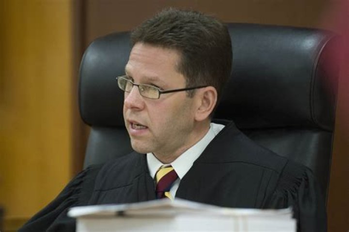 
Former Kentucky Court of Appeals judge, Tom Emberton, dies at 90 